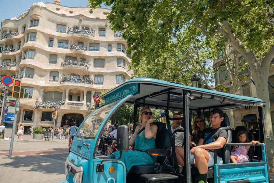 1,5-Hour Barcelona City & Beach Private Tuk-Tuk Tour - Why a private electric Tuk-Tuk works in Barcelona