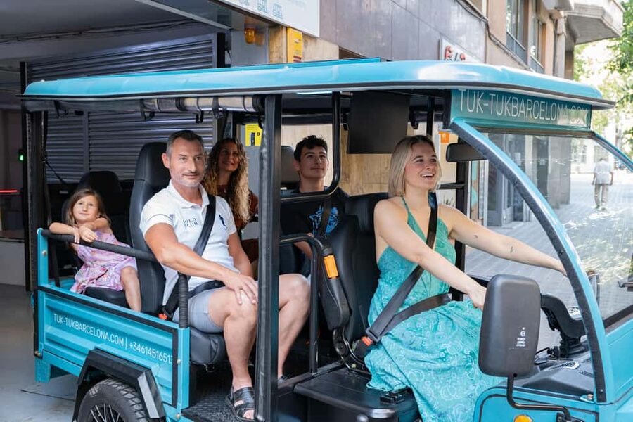 1,5-Hour Barcelona City & Beach Private Tuk-Tuk Tour - Who should book this Tuk-Tuk city and beach loop