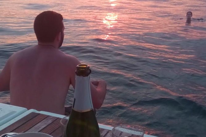 1h Refreshing Sailing Tour in Barcelona with Open Bar & Snacks - How the one-hour sail really plays out: drinks, breeze, dips, and a relaxed pace