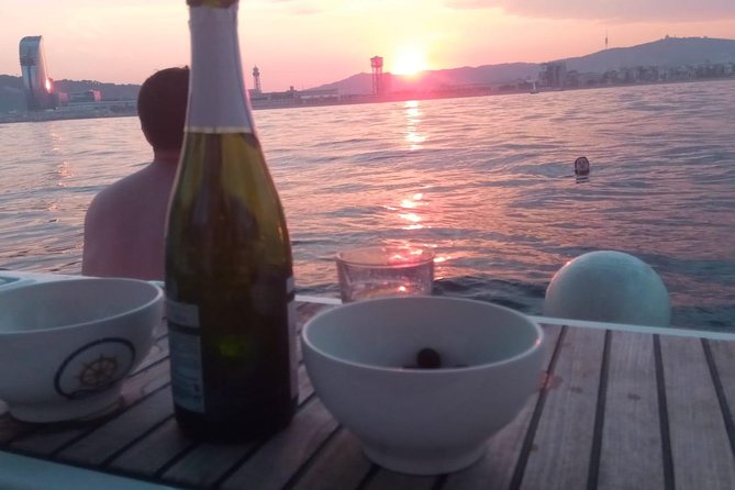 1h Refreshing Sailing Tour in Barcelona with Open Bar & Snacks - Who should book this sail, and who may want something longer