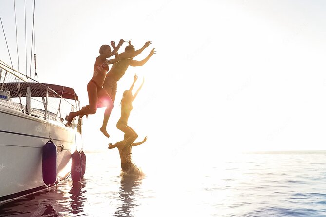 2-Hours Barcelona Sunset Sailing Tour - Meeting point near the water, then you’re off