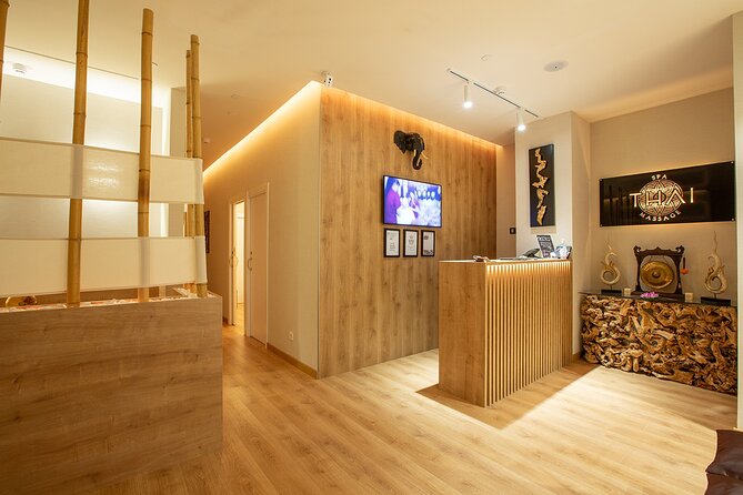 Balinese massage with essential oils 60 min at THAI MASSAGE ALURA - Thai Spa Massage Alura, Les Corts location that’s easy to reach