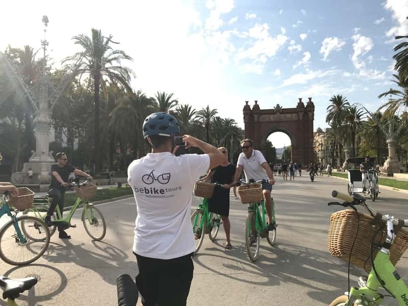 Barcelona: 1.5-Hour Sightseeing Tour by Bike/Electric Bike - From Passeig de Lluís Companys to Arc de Triomf and El Born
