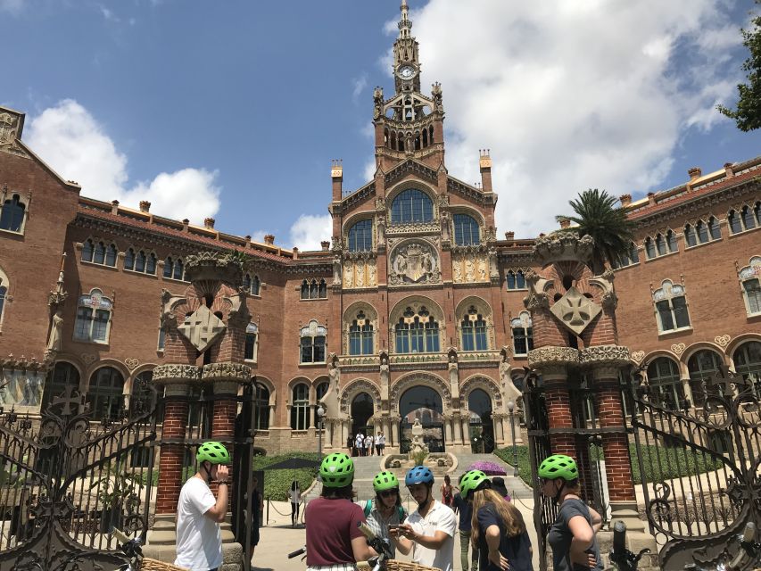 Barcelona: 1.5-Hour Sightseeing Tour by Bike/Electric Bike - El Born Market and Santa María del Mar, where details matter