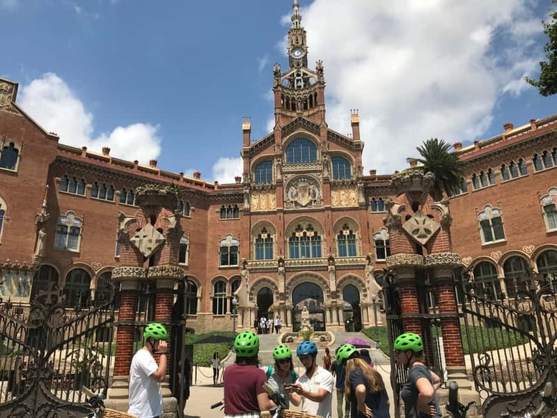 Barcelona: 1.5-Hour Sightseeing Tour by Bike/Electric Bike - Barcelona Cathedral to Plaça Reial, Gaudí-style street drama