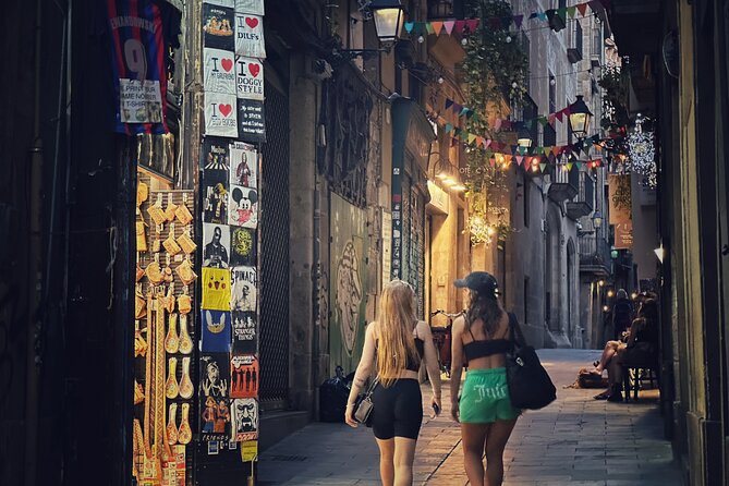 Barcelona 1.5h Private Old Town, Gothic & Ramblas Walking Tour - What the small-group format and headset mean for your day