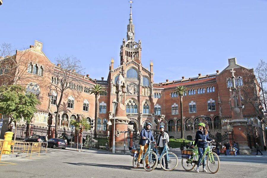 Barcelona: 2.5-Hour Bike or E-Bike Historical Tour - Key highlights worth planning around