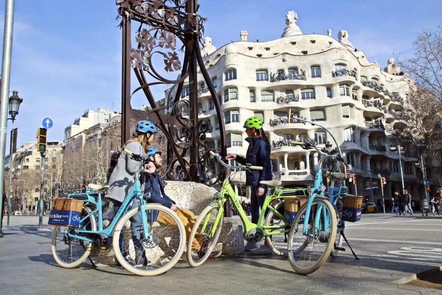Barcelona: 2.5-Hour Bike or E-Bike Historical Tour - Gràcia’s Gaudí Thread: Casa Calvet, Casa Vicens, and the Marieta Bell