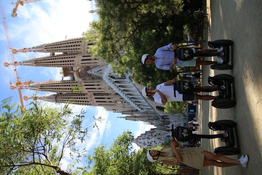 Barcelona: 2.5-Hour Gaudí Segway Tour - Starting at Arc de Triomf, then rolling into the Eixample grid