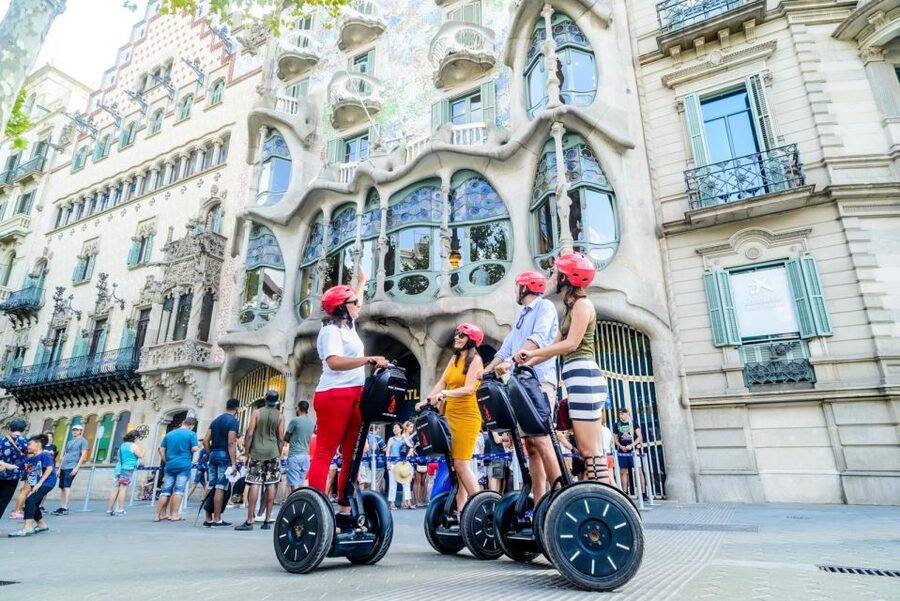 Barcelona: 2,5hr Art of Gaudí Segway Tour - Segway Training at the Start, So You Can Focus on Gaudí
