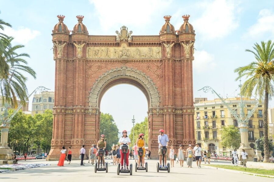 Barcelona: 2,5hr Art of Gaudí Segway Tour - Passeig de Gràcia: Casa Batlló and the Feeling of Fantasy in Stone