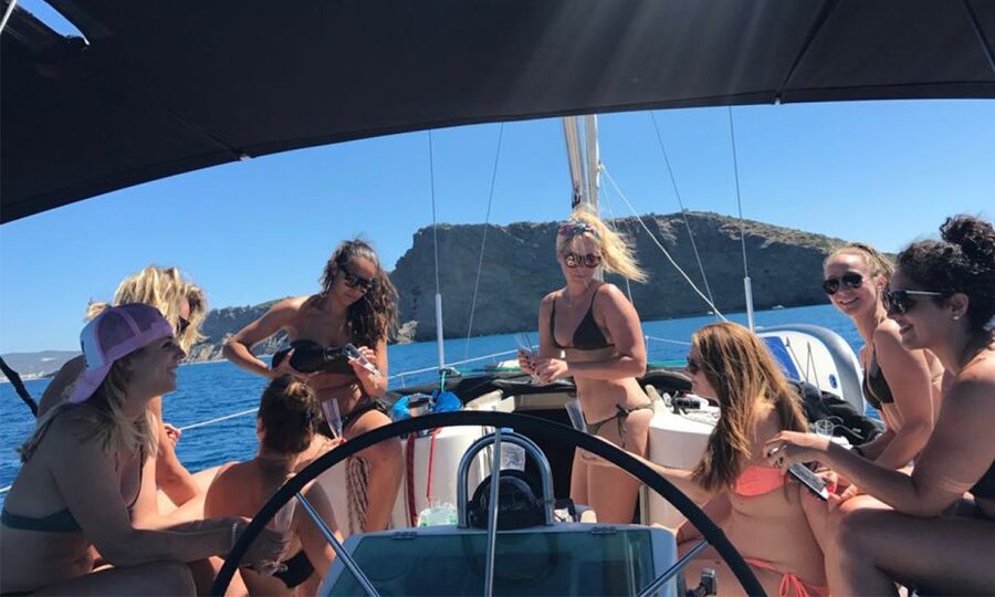 Barcelona: 2-Hour Private Boat Cruise - Those Included Drinks, and How They Shape the Whole Mood