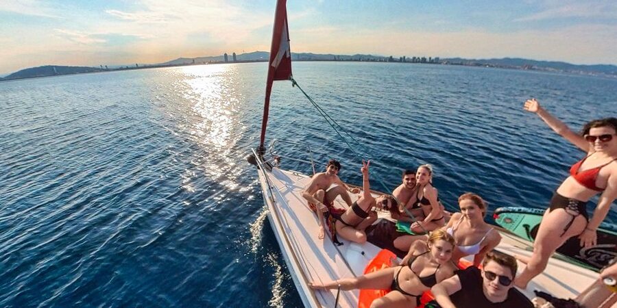 Barcelona: 2-Hour Sailboat Tour with Paddle Boarding - Two hours on the water: what this sail day really gives you