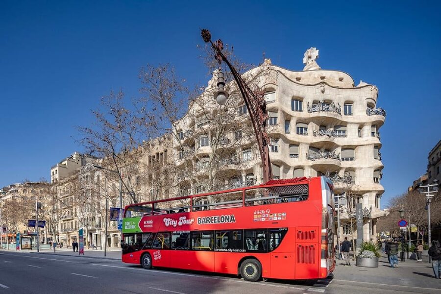 Barcelona: 24 or 48-Hour Hop-On Hop-Off Bus Tour - Key points at a glance