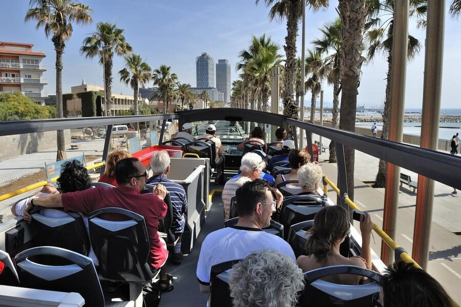 Barcelona: 24 or 48-Hour Hop-On Hop-Off Bus Tour - Green route: Parc Güell to Sagrada Família without wasting time