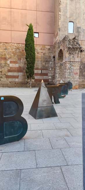 Barcelona: 3-Hour Best of the city Walking Tour & Surprise - Who should book this Barcelona highlights walk