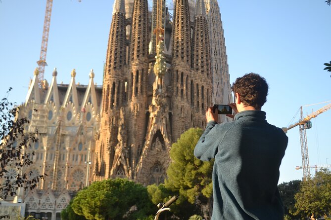 Barcelona 3-hour Bike or E-Bike Tour: Gaudí By Bike - Parks and people-watching: Barceloneta Park and Parc de la Ciutadella