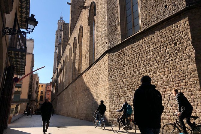 Barcelona 3-hour Bike or E-Bike Tour: Highlights and Hidden Gems - Why this 3-hour Barcelona bike tour is a smart first move