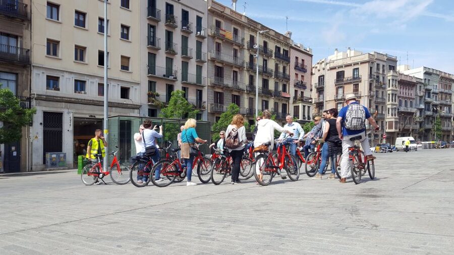 Barcelona: 3-Hour Bike Tour with Spanish Tapas - Tapas and Drinks at the End: How the Wine and Cava Pairing Makes the Tour Stick