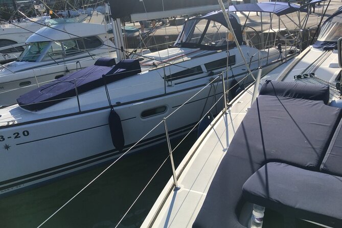 Barcelona 3-hour Private Boat Trip - Getting Sagrada Família and Maremagnum into one cruise