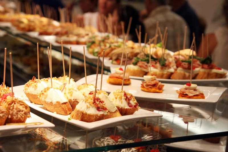 Barcelona: 3-Hour Sips, Sites & Bites Food & History Tour - What makes the history portion feel useful, not academic