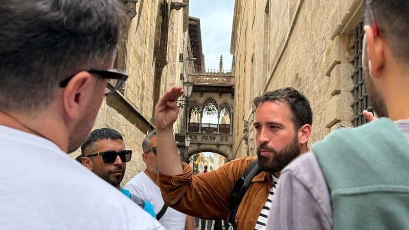Barcelona: 360 Old Town Tour with Artists - Key highlights you will actually feel on the walk