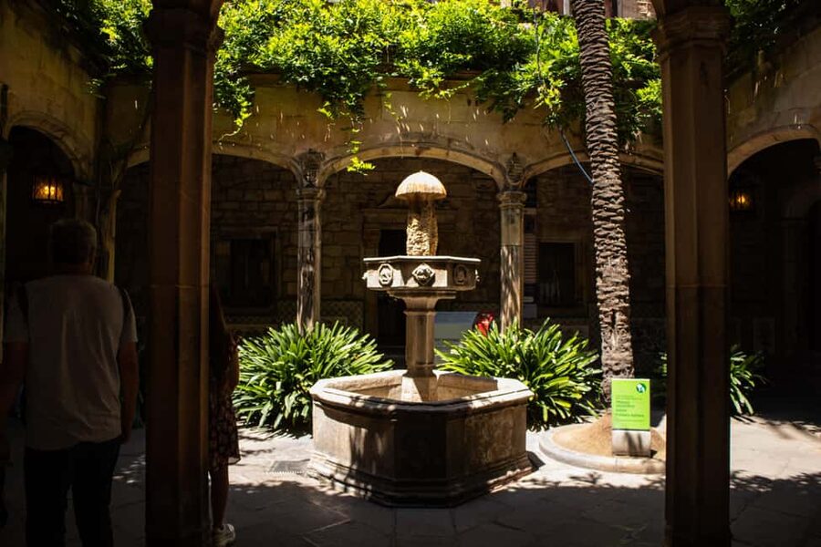 Barcelona: 360 Old Town Tour with Artists - Price and value at $23 for a 3-hour actor-led walk
