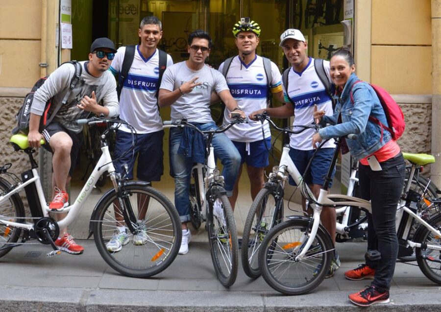 Barcelona: 4-Hour E-Bike Photography Tour - The end stop: tapas and a drink, plus real conversation