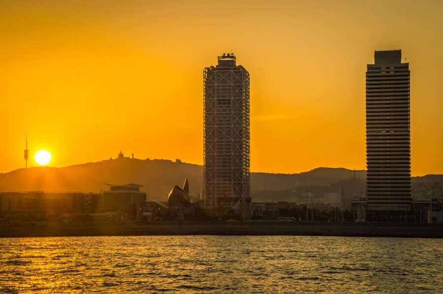 Barcelona: 4-Hour E-Bike Photography Tour - Why Barcelona on an e-bike feels fast and still relaxed