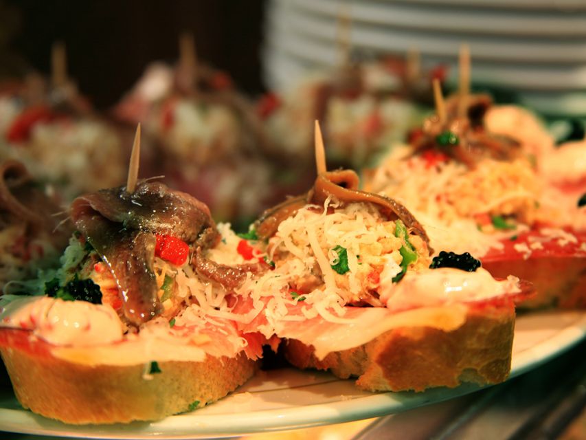 Barcelona: 4-Hour Tapas Evening Tour and Flamenco Show - La Boquería: worth it, but Sundays can change the plan