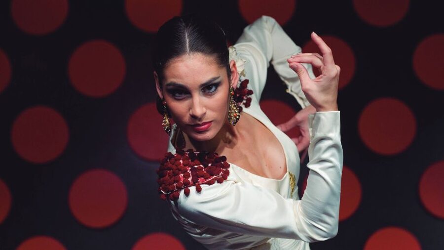 Barcelona: 4-Hour Tapas Evening Tour and Flamenco Show - Skip-the-line entry and the small-group pace