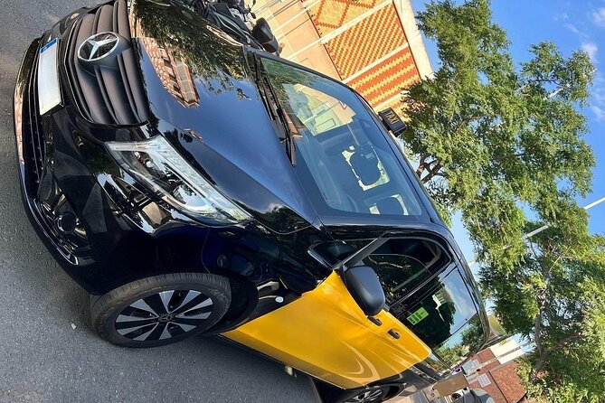 Barcelona Airport Private Transfer to City Center or Any Hotel - Communication and the Name-Sign Detail That Prevents Mix-Ups