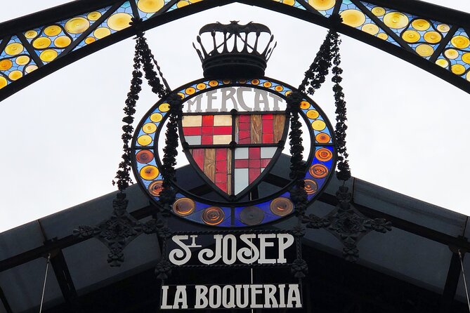 Barcelona all included: Sagrada, Park Güell, Montjuic & Gothic - Gothic Quarter basics: what you see (and what you do not)