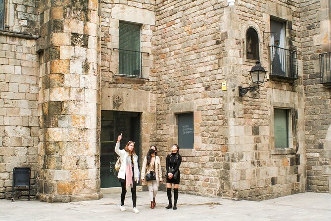 Barcelona all included: Sagrada, Park Güell, Montjuic & Gothic - Montjuïc: the viewpoint payoff plus the Olympic legacy
