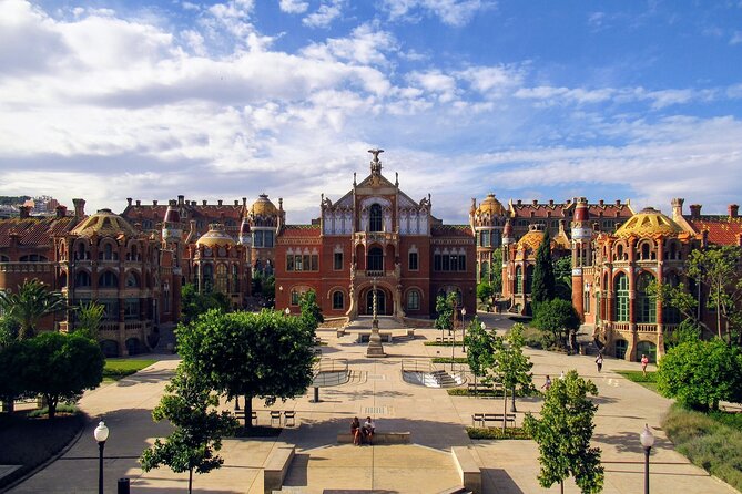 Barcelona Architecture Walking Tour With Casa Batlló Upgrade - The upgrade choices: architect guide and Casa Batlló with AR