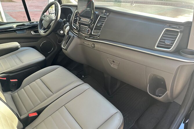 Barcelona Arrival Private Transfer Cruise Port to City Center - The ride through Barcelona: comfort, Wi-Fi, and drop-off convenience