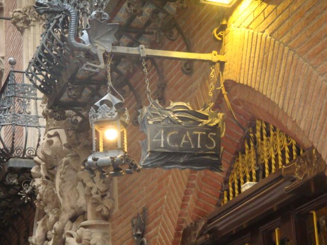 Barcelona: Art Nouveau & Gaudí Tour - Entering Eixample’s world: why the grid feels like a time machine