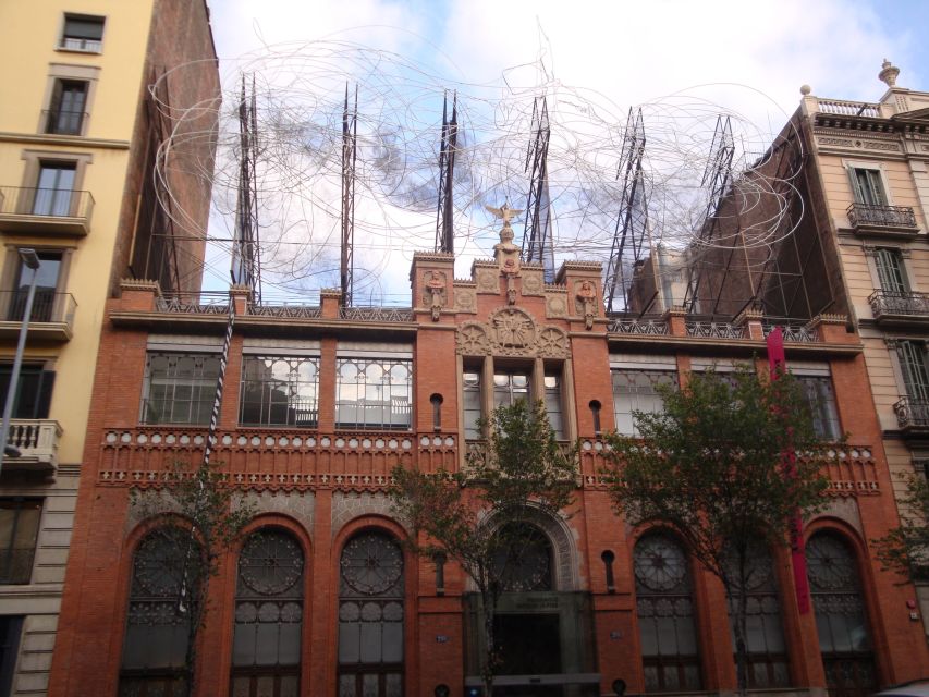 Barcelona: Art Nouveau & Gaudí Tour - Story stops that make the city feel less like postcards