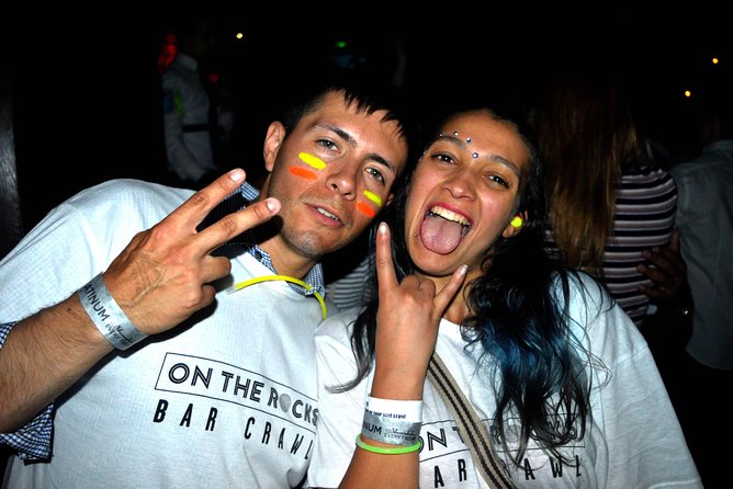 Barcelona Bar Crawl - Stop rhythm in the Gothic/Born area: fun when crowds cooperate