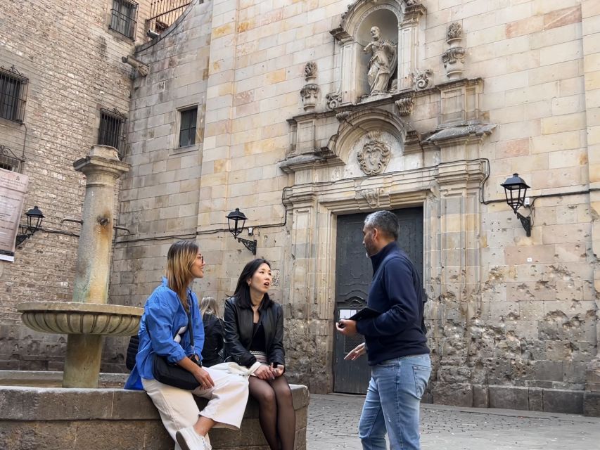 Barcelona: Barri Gotic Small Group Walking Tour - Guide quality: the difference between seeing and understanding