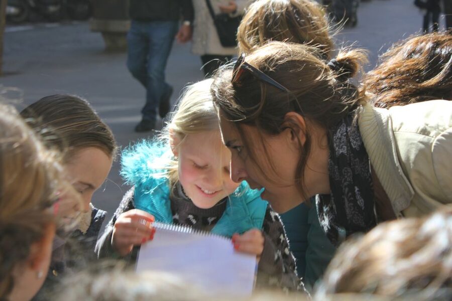 Barcelona: Barrio Gótico Dragon Tour for Families - Las Ramblas Dragon Moment: The Finale Kids Remember