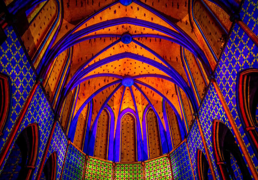 Barcelona Basilica: Immersive Light and Sound Show - LUMINISCENCE - Getting seats inside the basilica: where you should aim