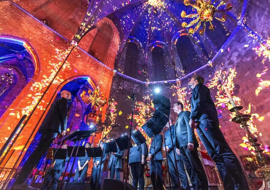Barcelona Basilica: Immersive Light and Sound Show - LUMINISCENCE - Two versions of the night: live choir (Thu to Sun) vs digital music (Mon to Wed)
