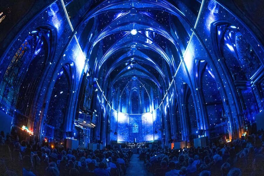 Barcelona Basilica: Immersive Light and Sound Show - LUMINISCENCE - Choosing your language: English, Catalan, or Spanish sessions