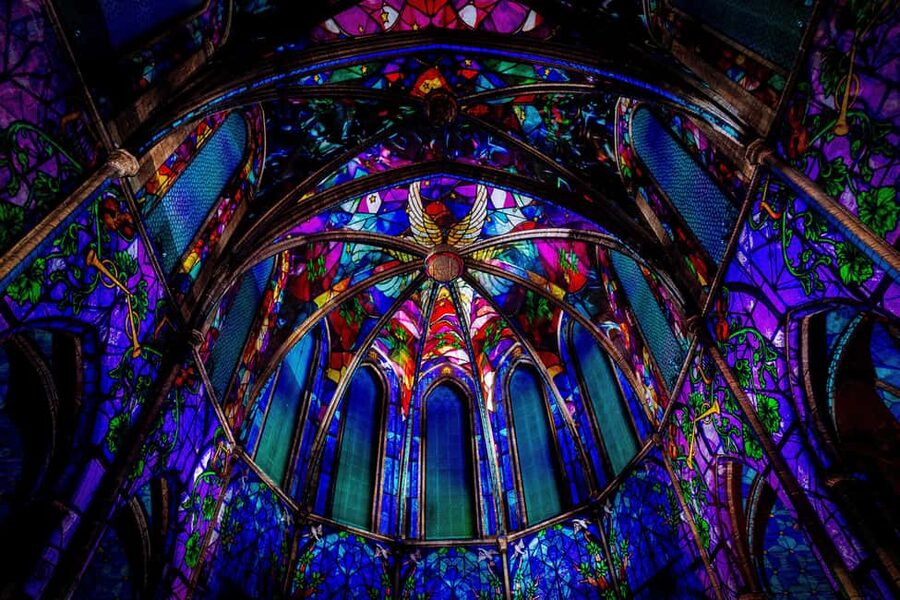 Barcelona Basilica: Immersive Light and Sound Show - LUMINISCENCE - The main show: 360° video mapping, soundtrack, and the guiding voice