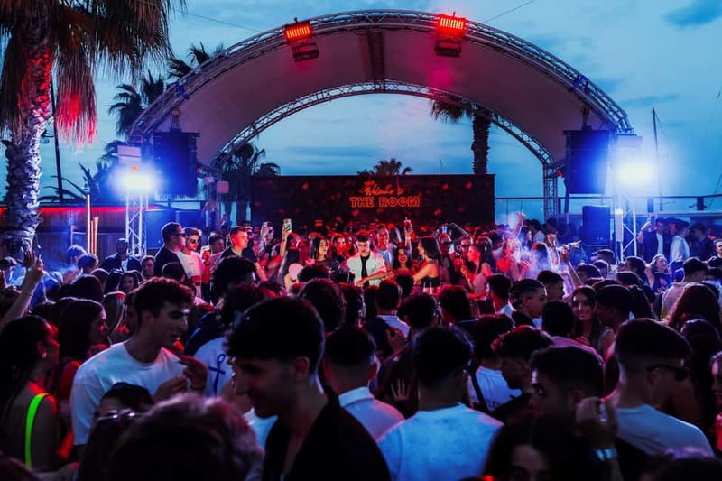 Barcelona: Beach Club Pool Party with DJ - Drinks, DJs, and the music mix you should expect