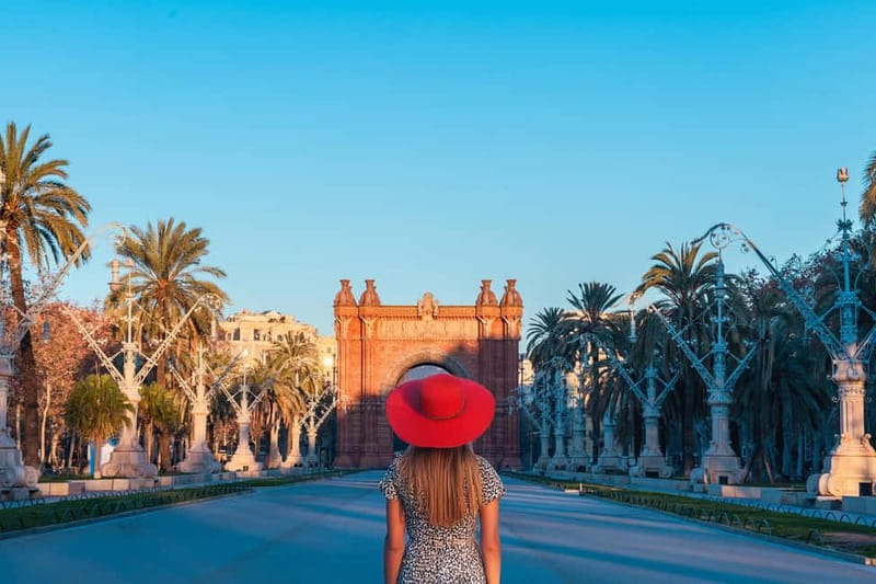 Barcelona Before the Crowds: Sunrise Bike Tour - Sagrada Familia Before It Gets Loud