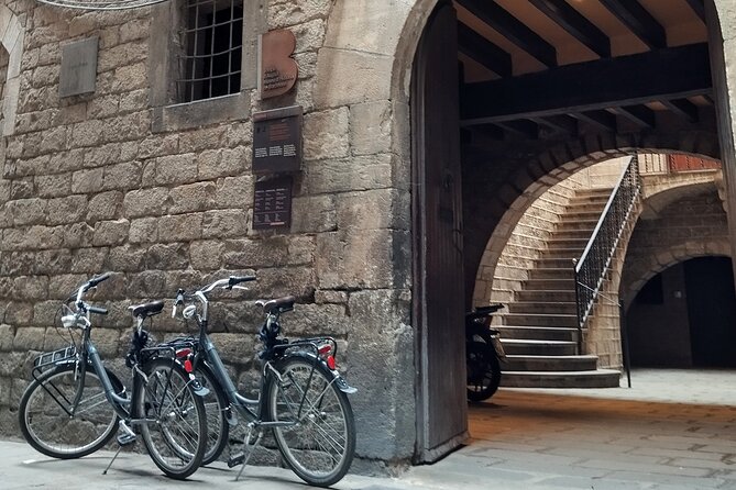Barcelona Bike And Food Experience - El Raval, from cotton and cabarets to the skate scene