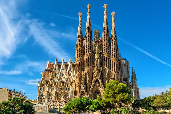 Barcelona Bike Highlights & Sagrada Familia Small Group Tour - Sagrada Familia skip-the-line entry: what you actually get