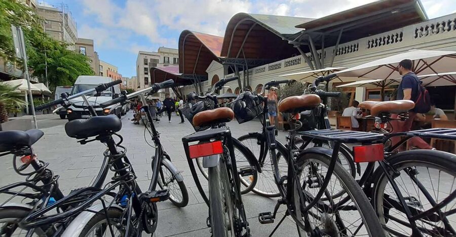 Barcelona: Bike Rental with Delivery and Pickup - Rolling to Barceloneta Beach without losing the day